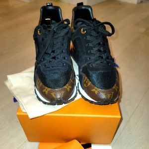 Louis Vuitton Run Away Sneakers size 36.5